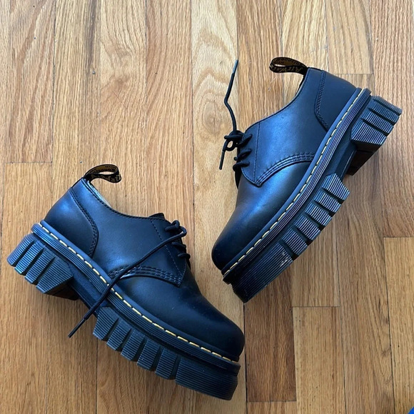 Dr Martens 8 L Audrick 3 Eye shoe great re owned condition, tiny scuff right toe - Picture 8 of 14